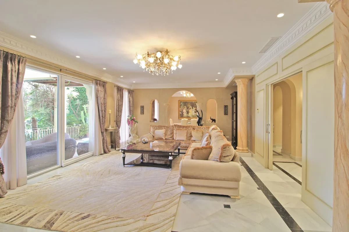 7 Bedroom Detached Villa for Sale in Bahía de Marbella, Málaga - Image 5