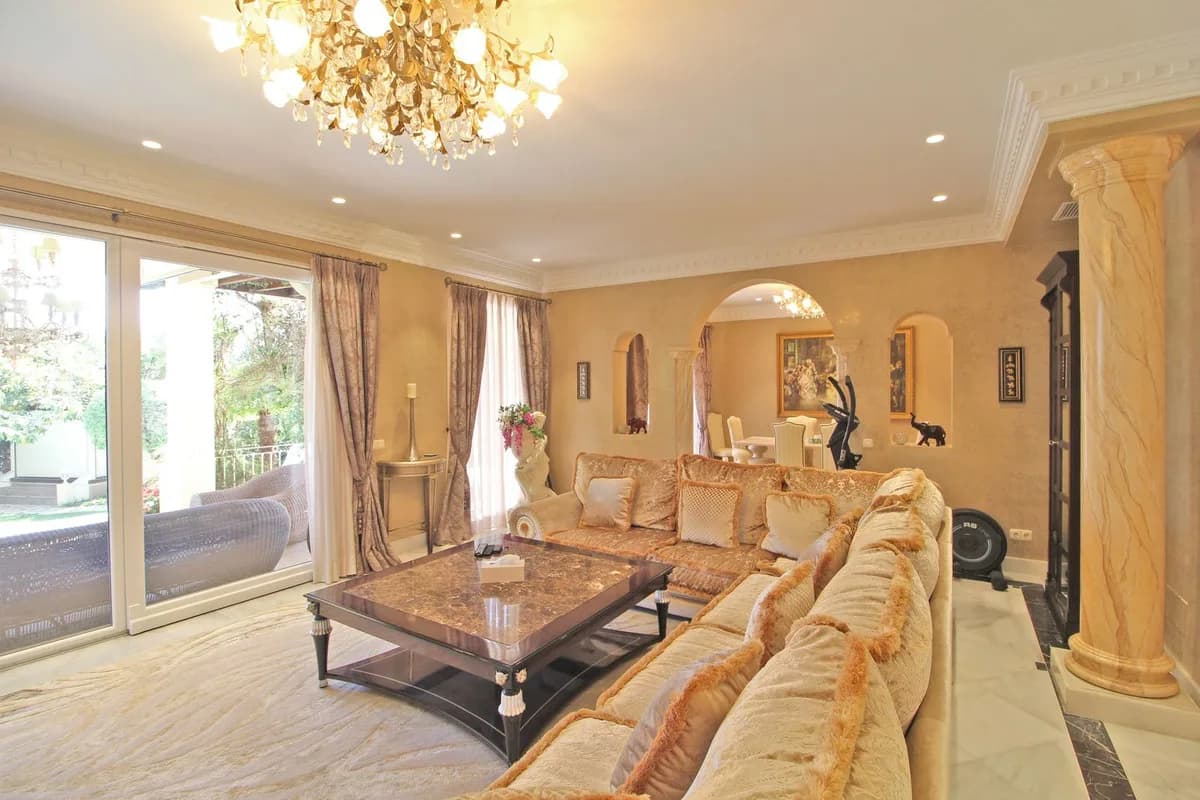 7 Bedroom Detached Villa for Sale in Bahía de Marbella, Málaga - Image 6