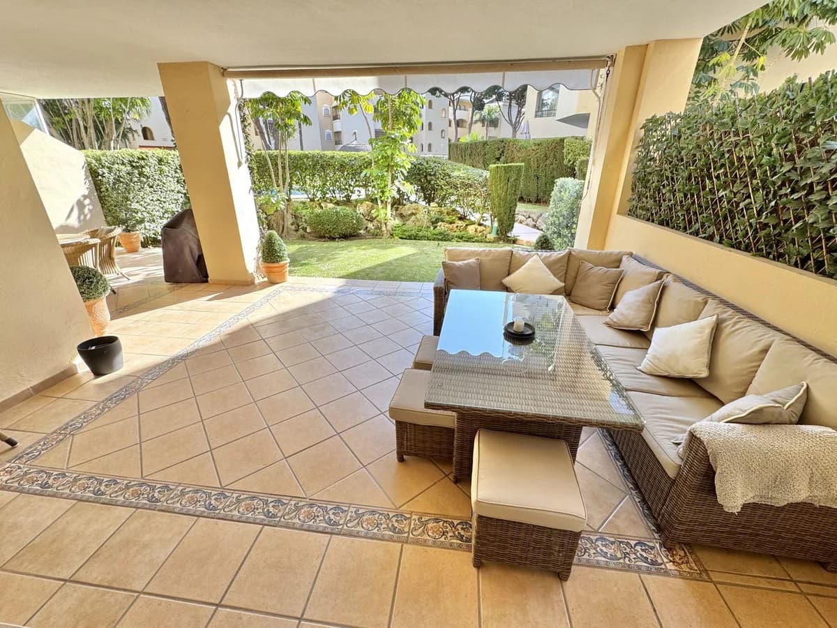 2 Bedroom Ground Floor Apartment for Sale in Elviria, Málaga - Image 3