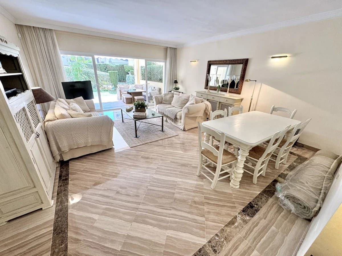 2 Bedroom Ground Floor Apartment for Sale in Elviria, Málaga - Image 5