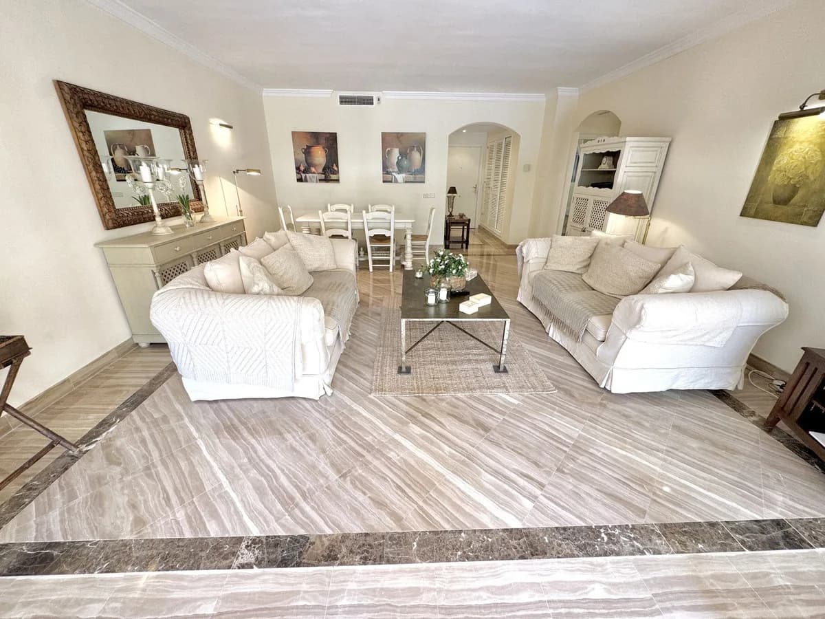 2 Bedroom Ground Floor Apartment for Sale in Elviria, Málaga - Image 6