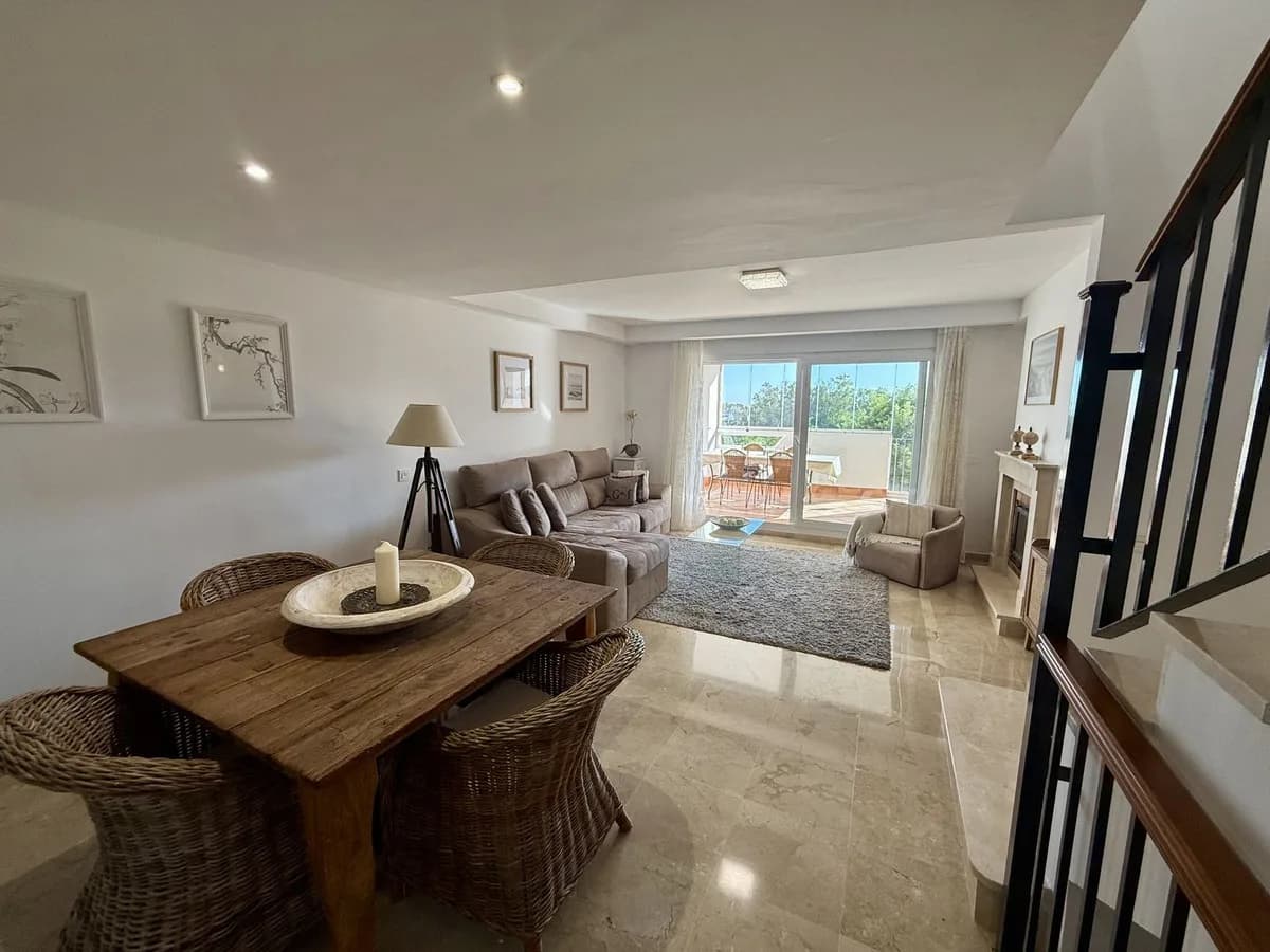 5 Bedroom Townhouse for Sale in Cabopino, Málaga - Image 2