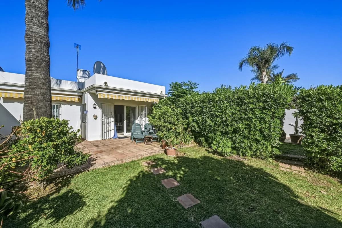 2 Bedroom Semi-Detached House for Sale in Marbella, Málaga - Image 2