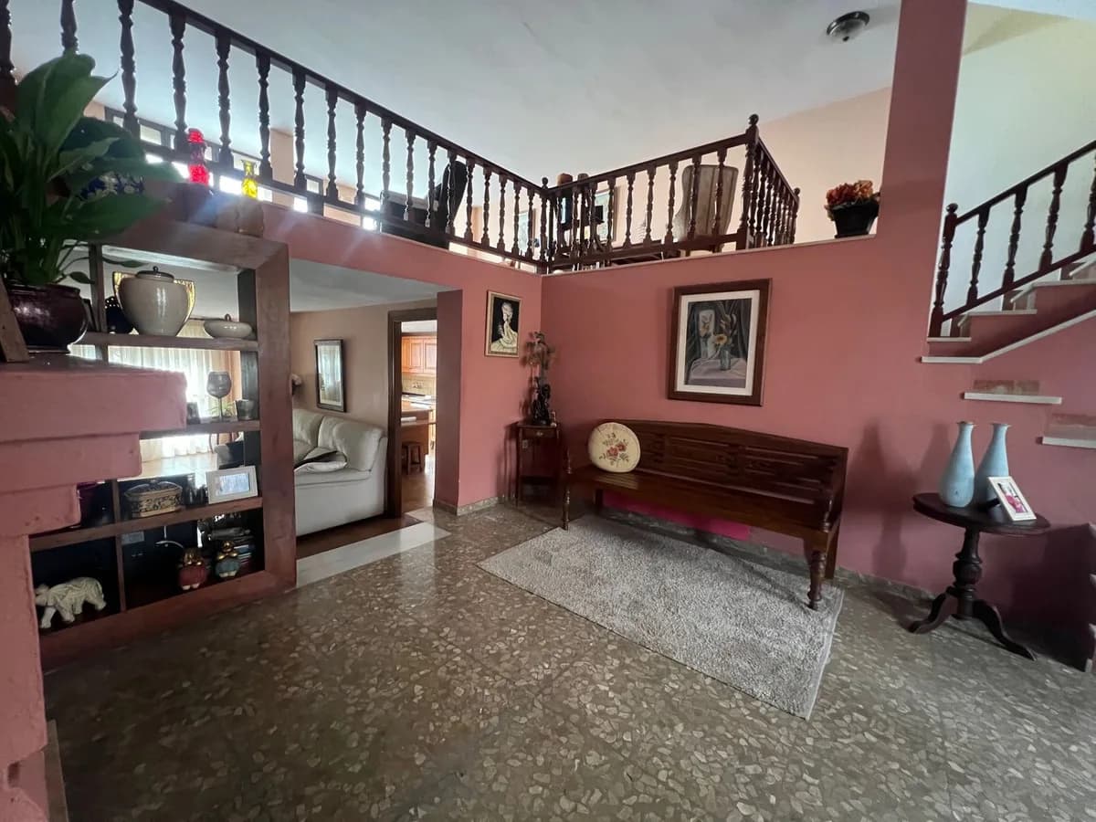 6 Bedroom Semi-Detached House for Sale in Estepona, Málaga - Image 4