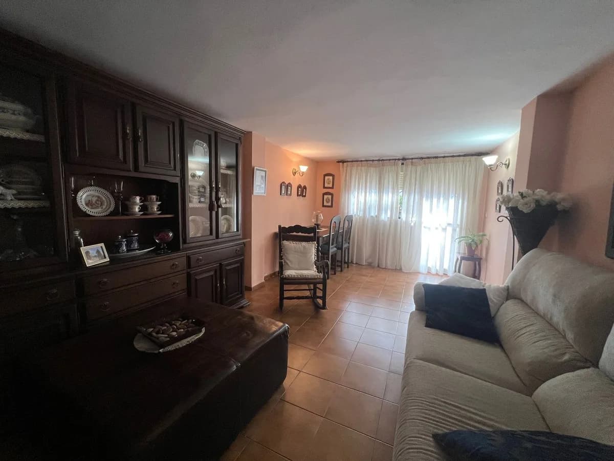 6 Bedroom Semi-Detached House for Sale in Estepona, Málaga - Image 7