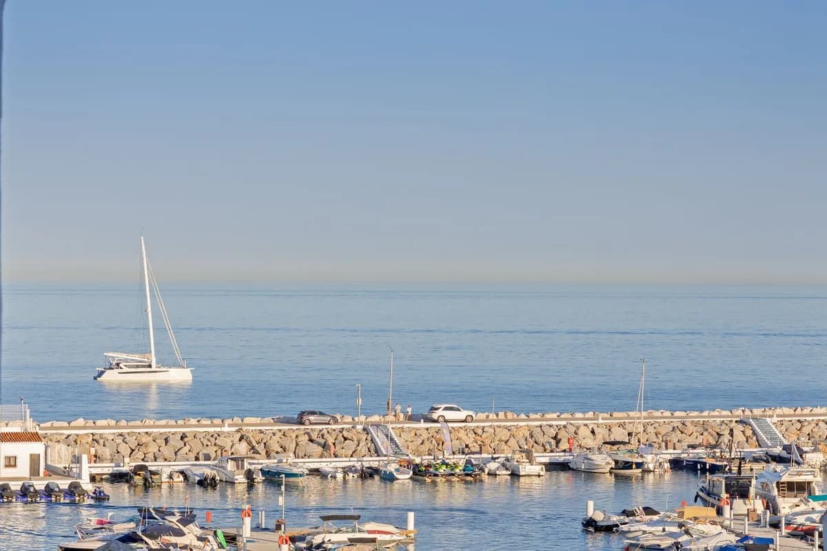 5 Bedroom Top Floor Apartment for Sale in Puerto Banús, Málaga
