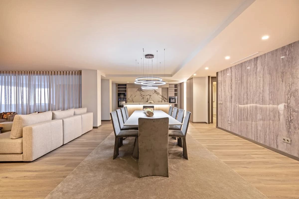 5 Bedroom Top Floor Apartment for Sale in Puerto Banús, Málaga - Image 3