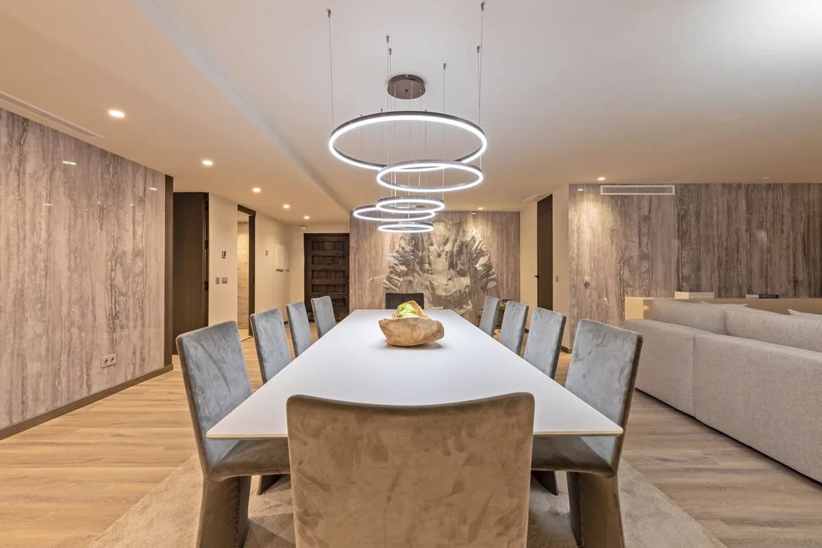 5 Bedroom Top Floor Apartment for Sale in Puerto Banús, Málaga - Image 4