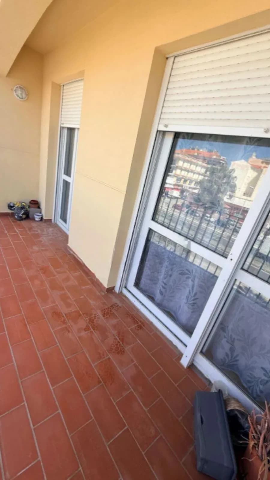 2 Bedroom Middle Floor Apartment for Sale in Casares, Málaga - Image 2