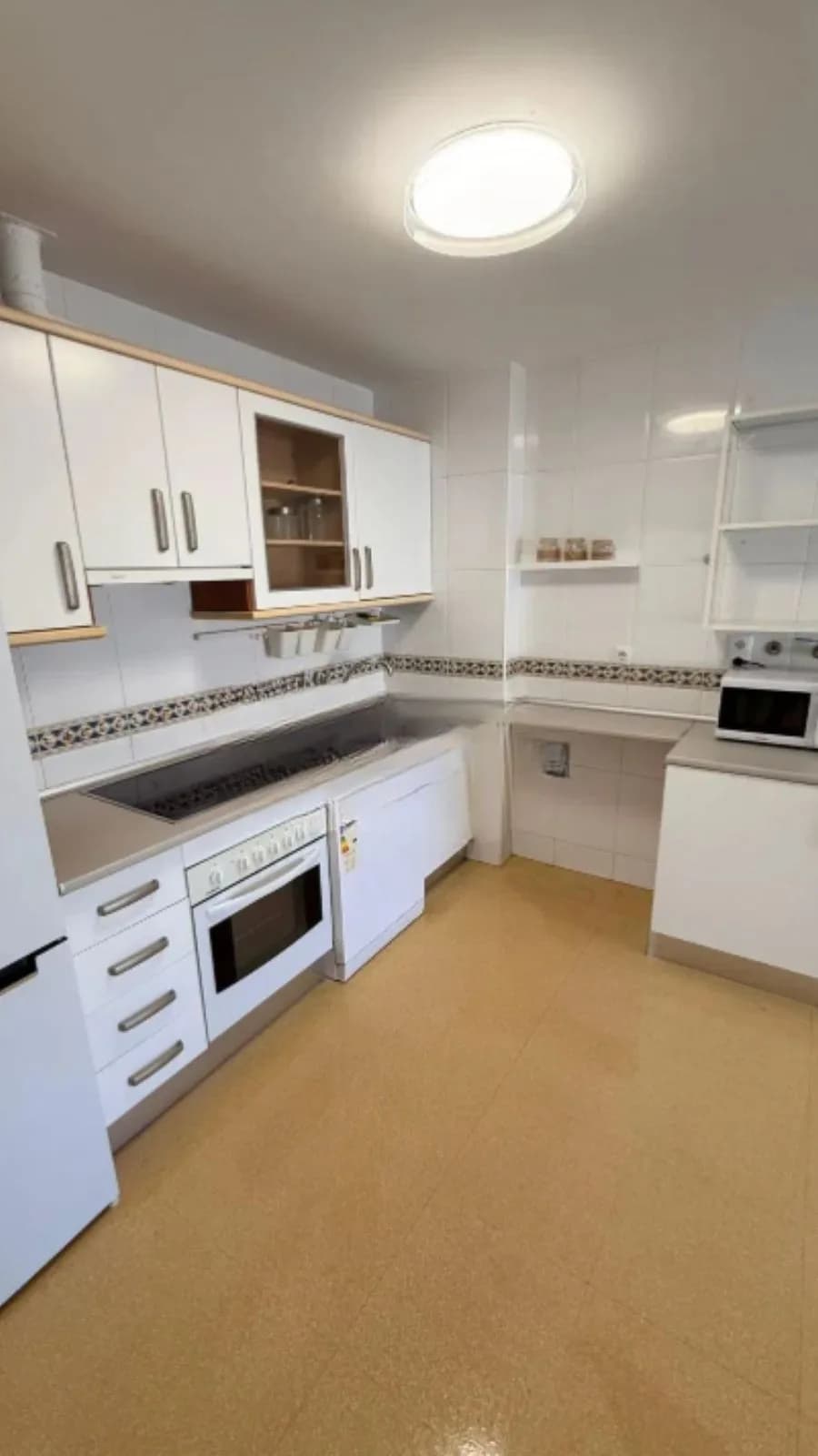 2 Bedroom Middle Floor Apartment for Sale in Casares, Málaga - Image 8