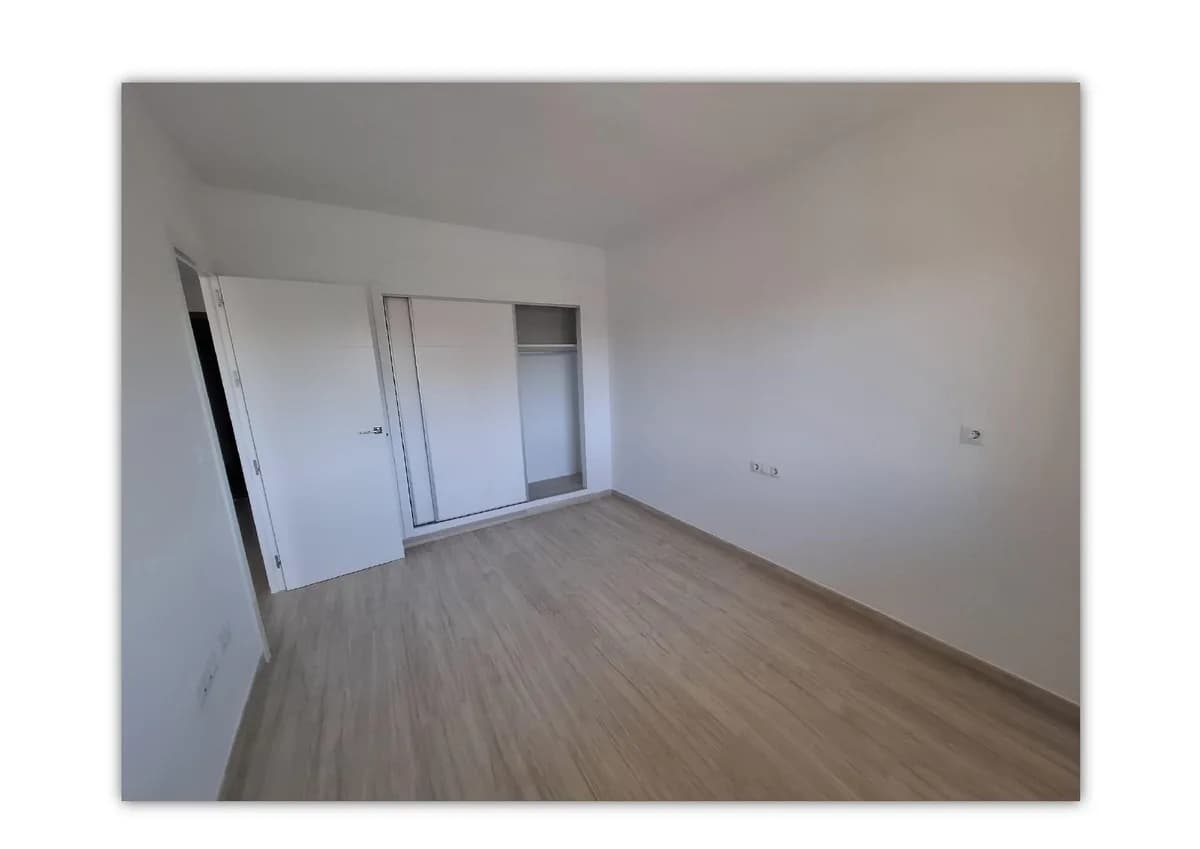 1 Bedroom Middle Floor Apartment for Sale in Fuengirola, Málaga - Image 7
