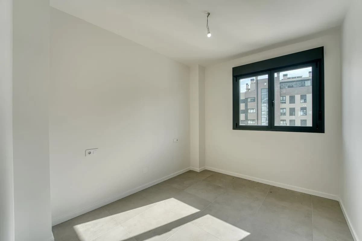 2 Bedroom Middle Floor Apartment for Sale in Torremolinos, Málaga - Image 4