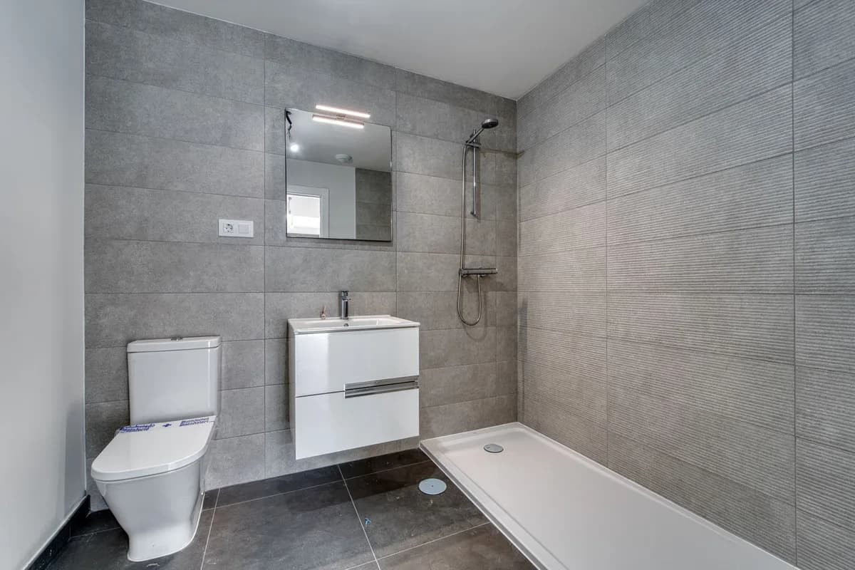 2 Bedroom Middle Floor Apartment for Sale in Torremolinos, Málaga - Image 8
