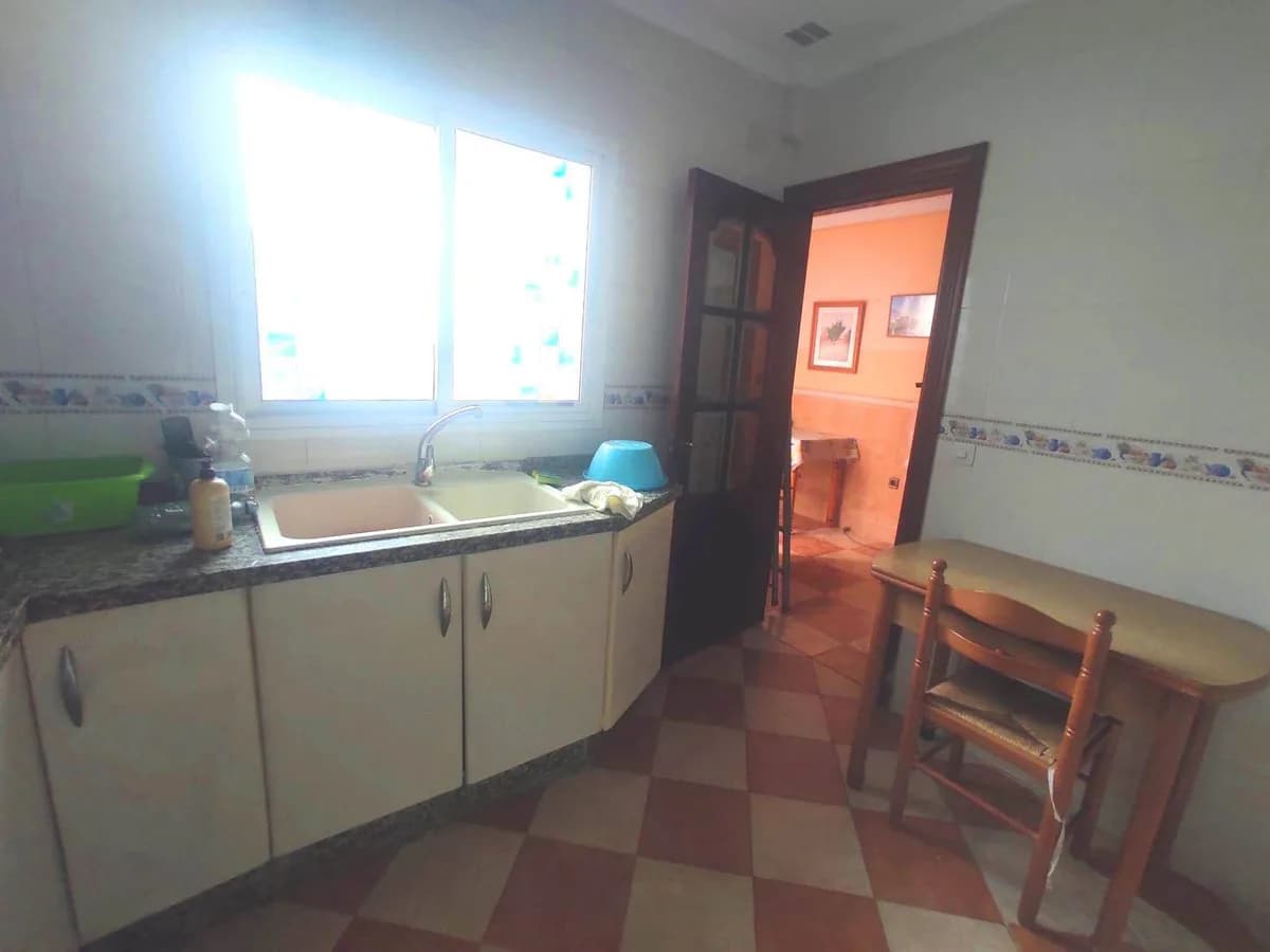 4 Bedroom Townhouse for Sale in Capuchinos, Málaga - Image 4