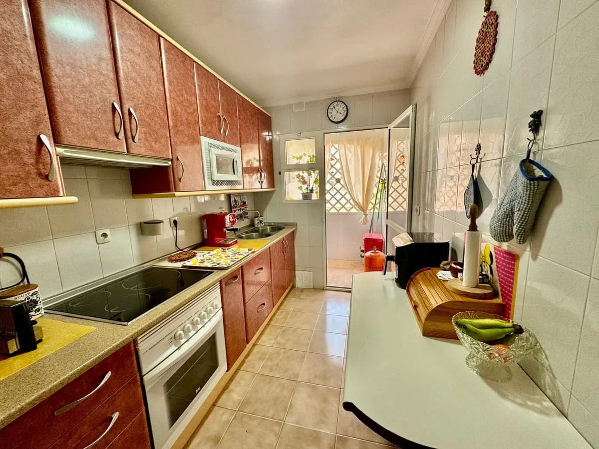 3 Bedroom Top Floor Apartment for Sale in Fuengirola, Málaga - Image 2