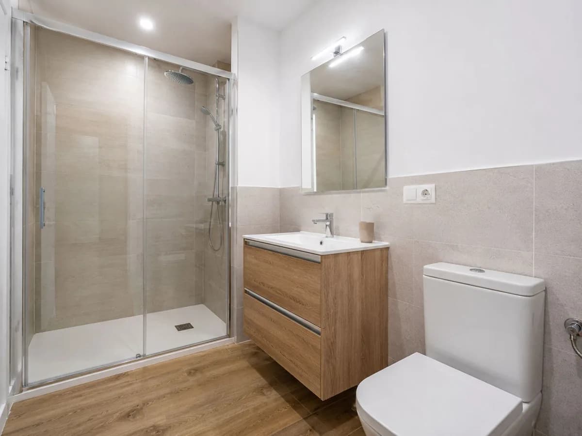 2 Bedroom Middle Floor Apartment for Sale in San Pedro de Alcántara, Málaga - Image 3