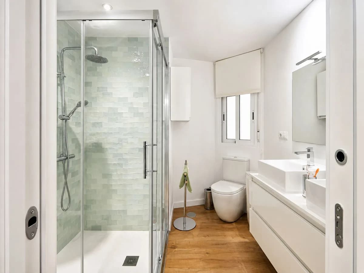 2 Bedroom Middle Floor Apartment for Sale in San Pedro de Alcántara, Málaga - Image 4