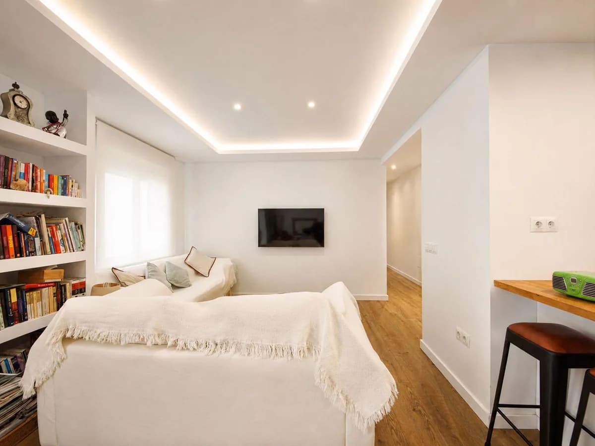2 Bedroom Middle Floor Apartment for Sale in San Pedro de Alcántara, Málaga - Image 7