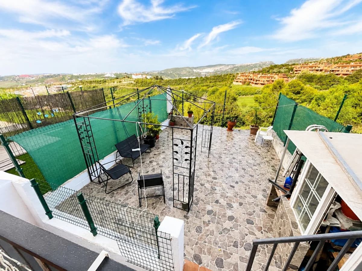 3 Bedroom Ground Floor Apartment for Sale in Casares, Málaga - Image 9