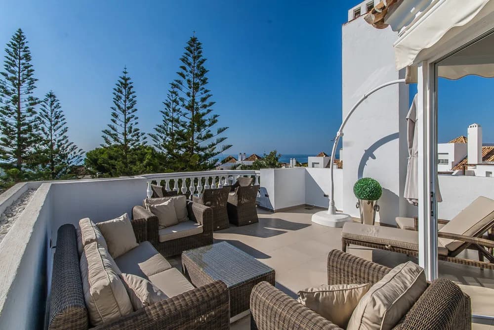 4 Bedroom Penthouse for Sale in Elviria, Málaga - Image 2