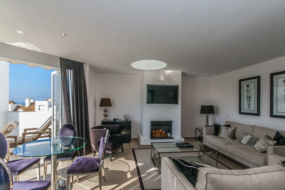 4 Bedroom Penthouse for Sale in Elviria, Málaga - Image 8