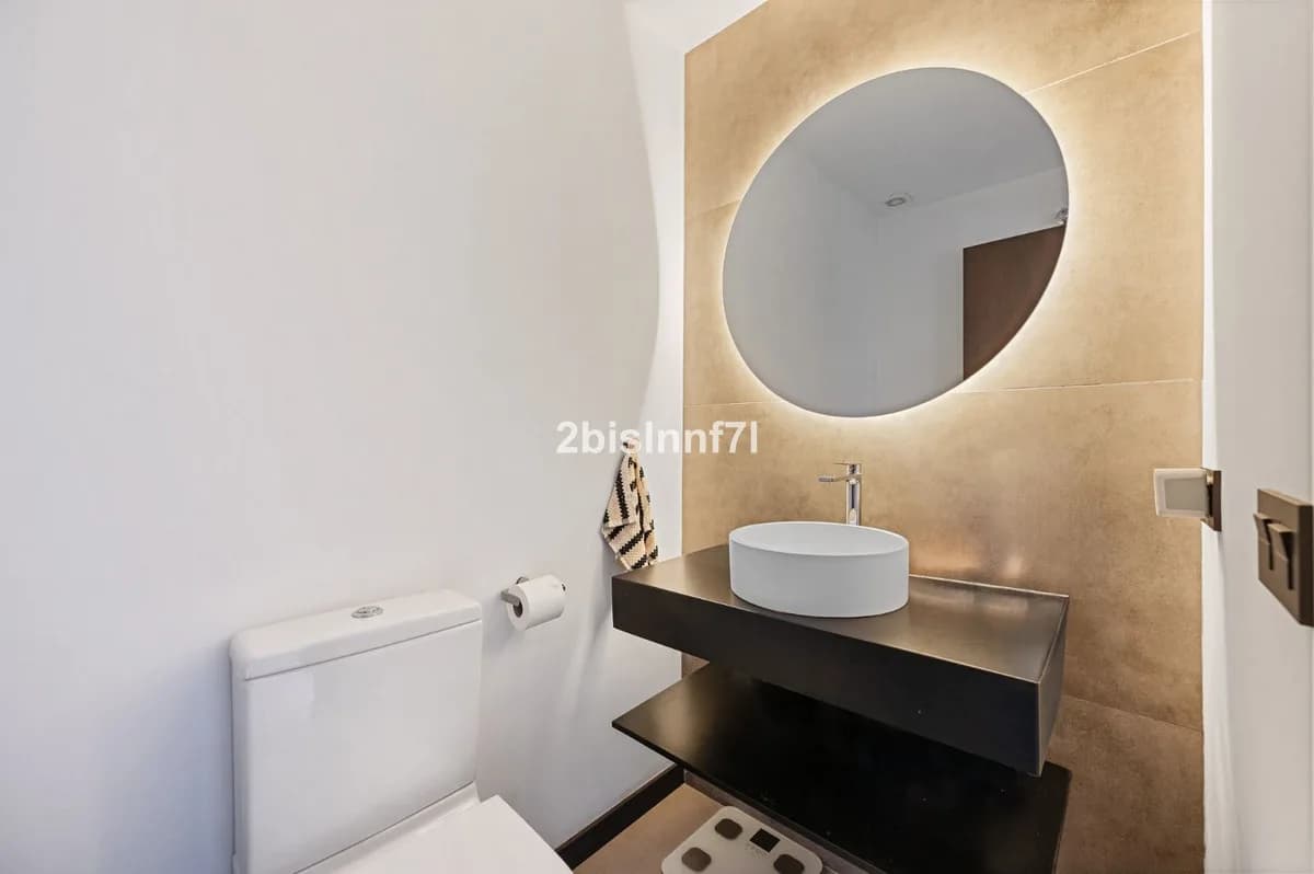 3 Bedroom Top Floor Apartment for Sale in Elviria, Málaga - Image 9