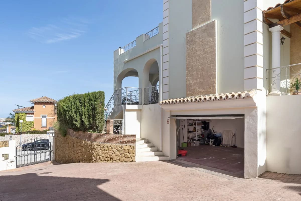 5 Bedroom Detached Villa for Sale in Cerros del Aguila, Málaga - Image 6