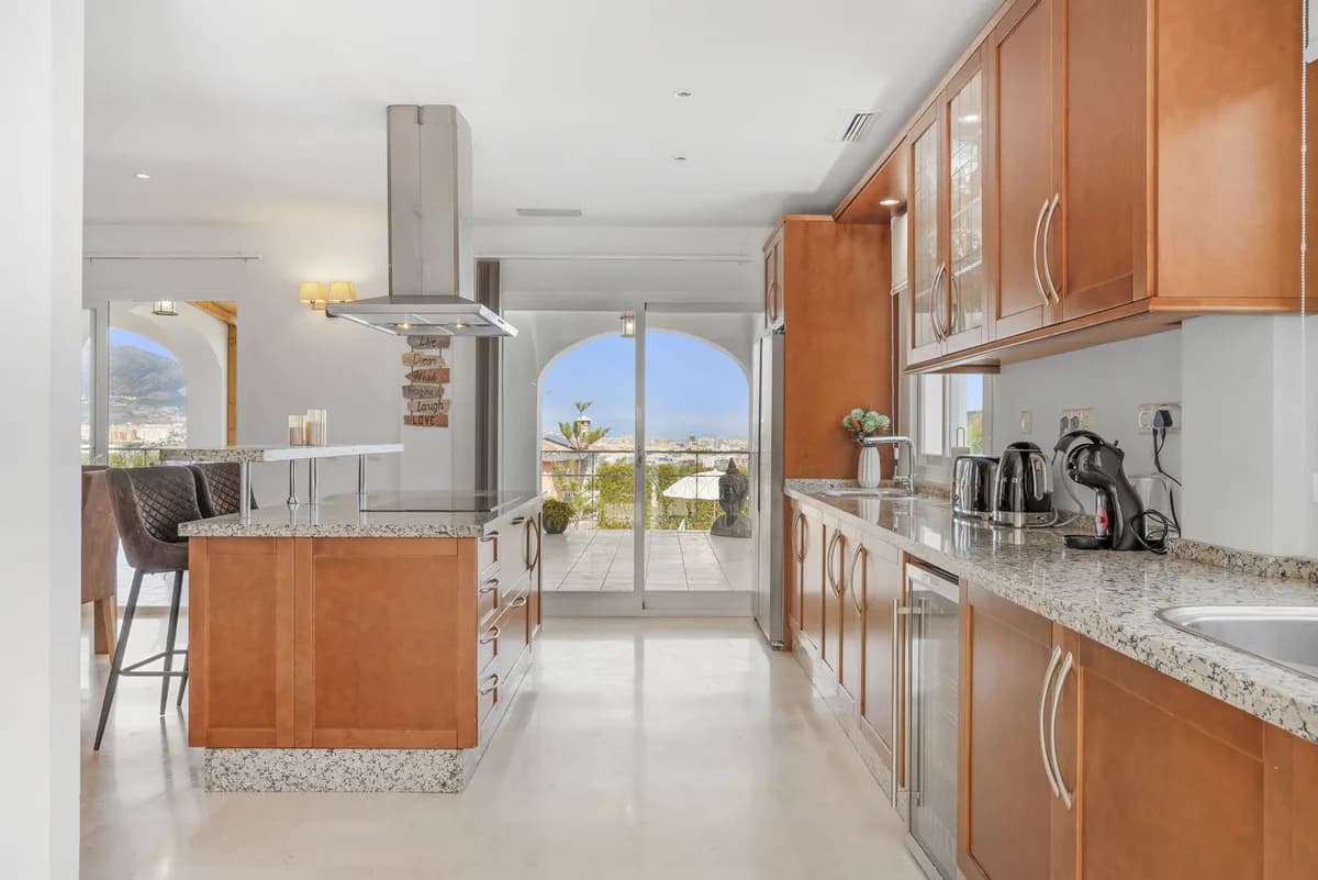 5 Bedroom Detached Villa for Sale in Cerros del Aguila, Málaga - Image 8