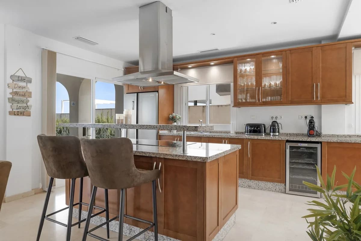 5 Bedroom Detached Villa for Sale in Cerros del Aguila, Málaga - Image 9