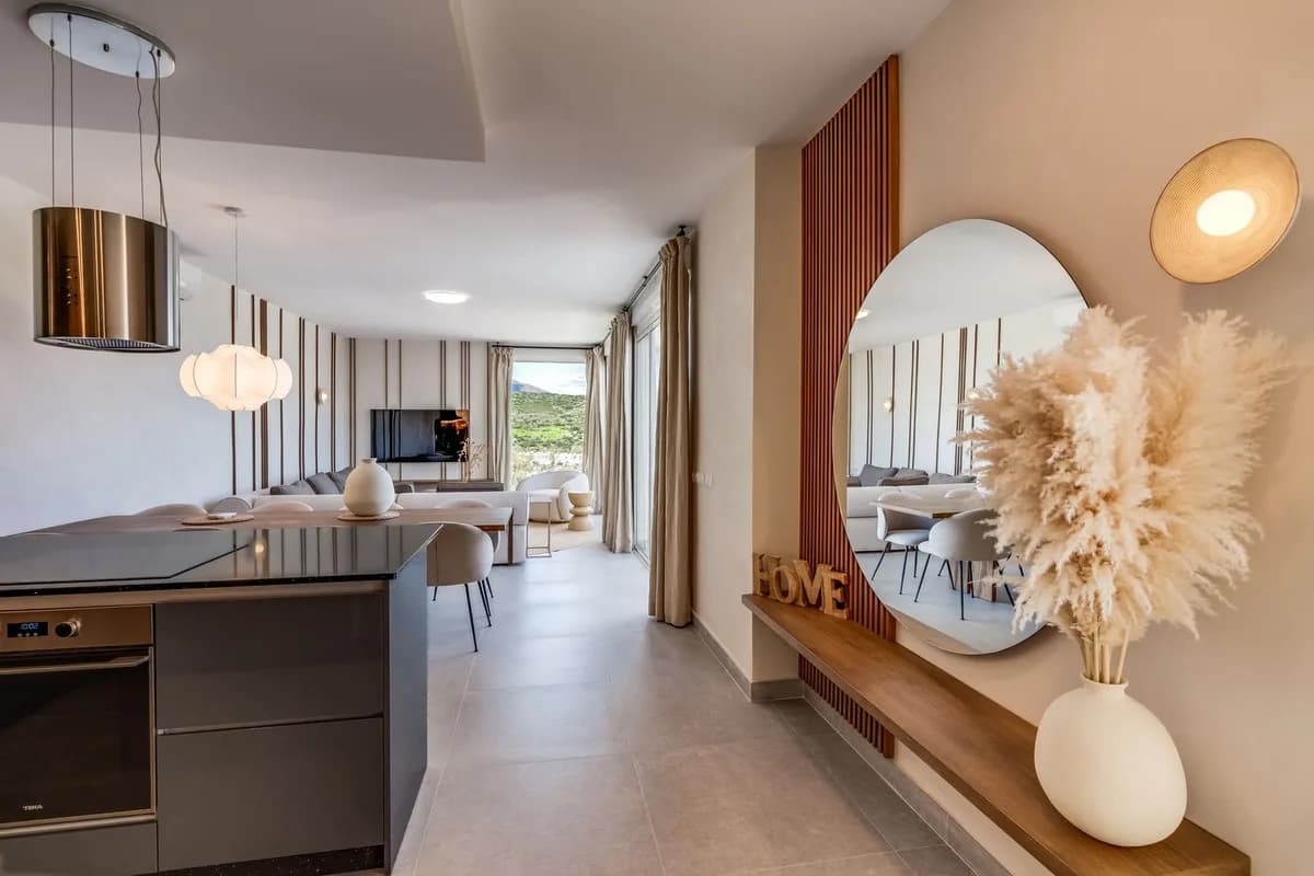4 Bedroom Detached Villa for Sale in Estepona, Málaga - Image 4