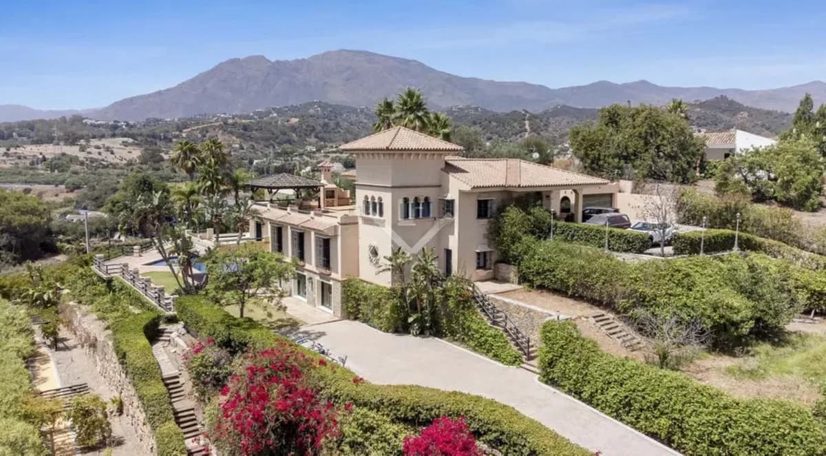 6 Bedroom Finca - Cortijo for Sale in Estepona, Málaga - Image 3