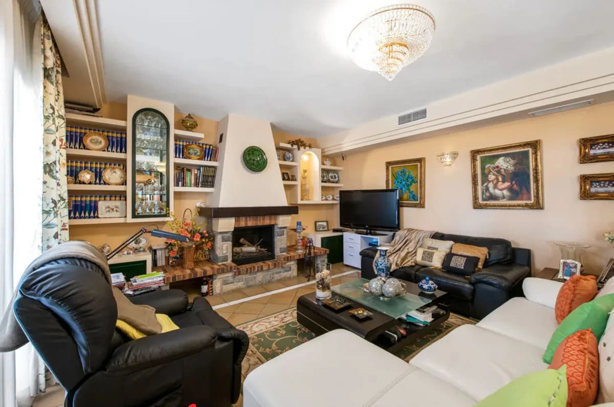 6 Bedroom Finca - Cortijo for Sale in Estepona, Málaga - Image 9