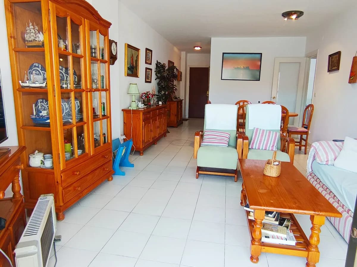2 Bedroom Middle Floor Apartment for Sale in Fuengirola, Málaga - Image 8