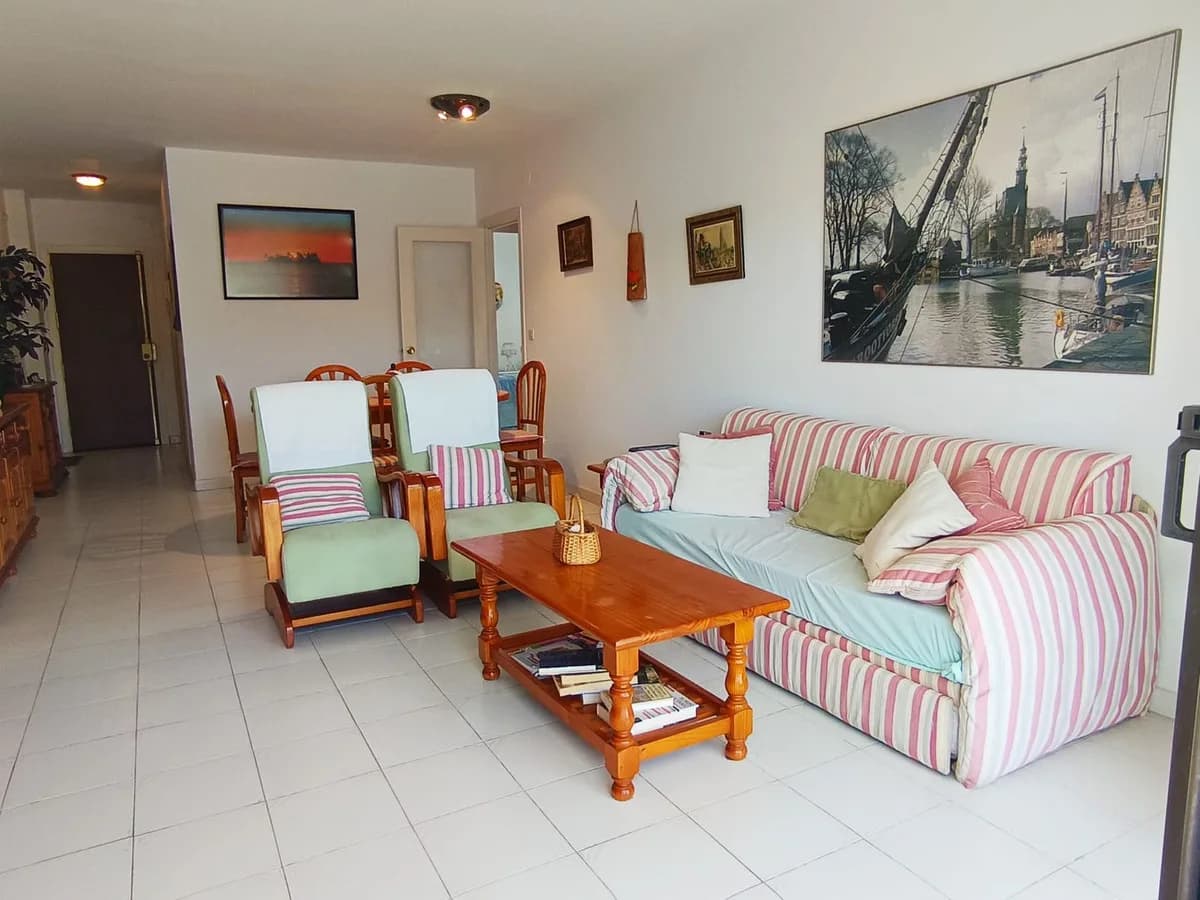 2 Bedroom Middle Floor Apartment for Sale in Fuengirola, Málaga - Image 9