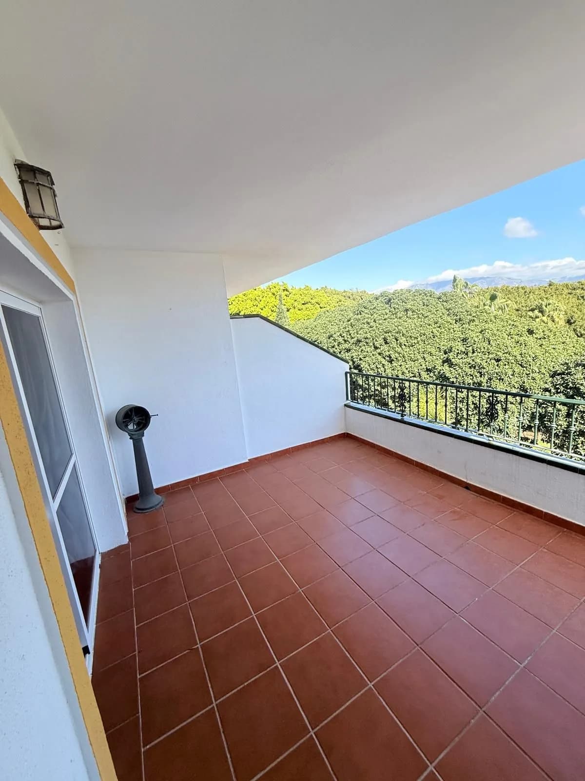 3 Bedroom Middle Floor Apartment for Sale in La Cala de Mijas, Málaga - Image 5