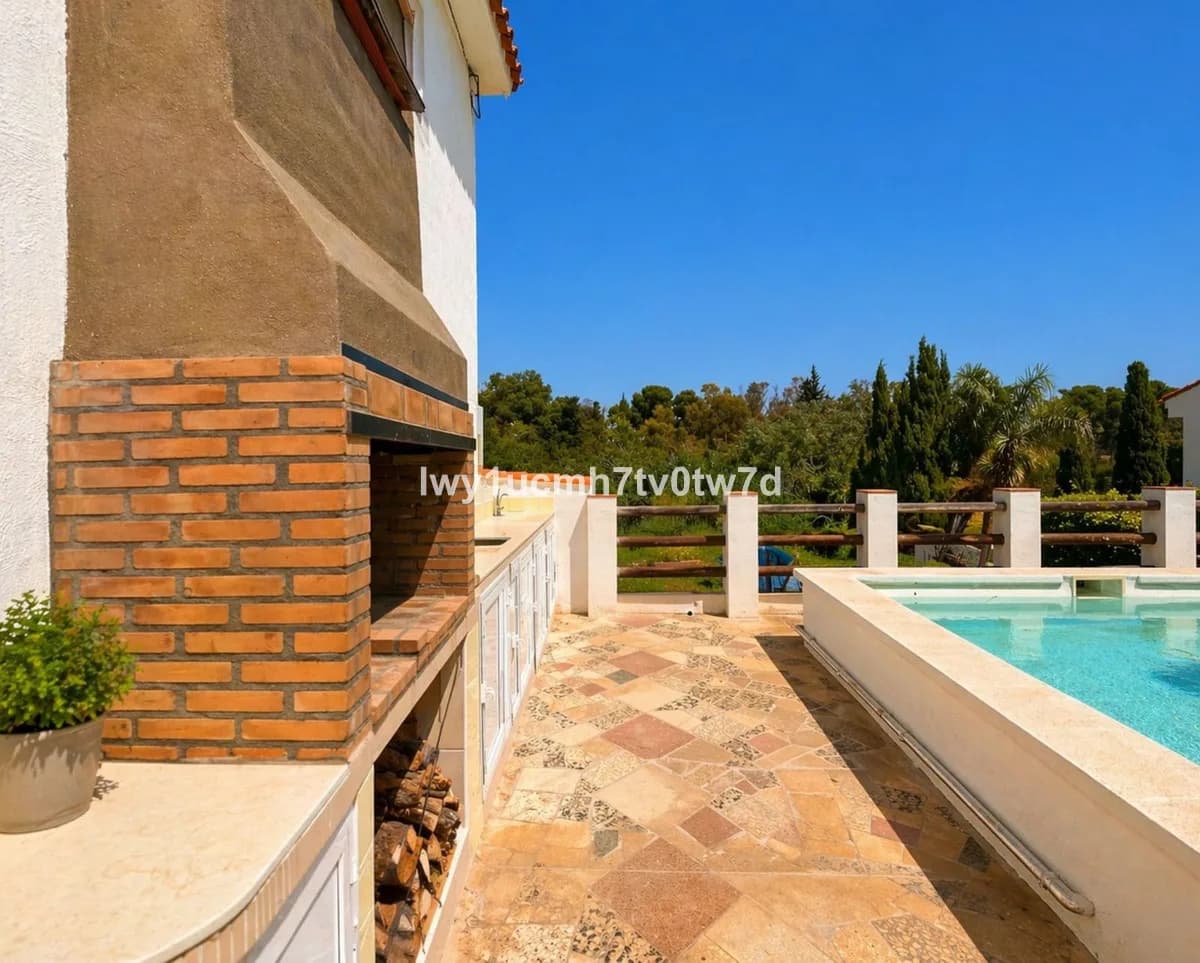 4 Bedroom Detached Villa for Sale in Churriana, Málaga - Image 4