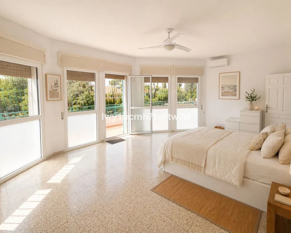 4 Bedroom Detached Villa for Sale in Churriana, Málaga - Image 9