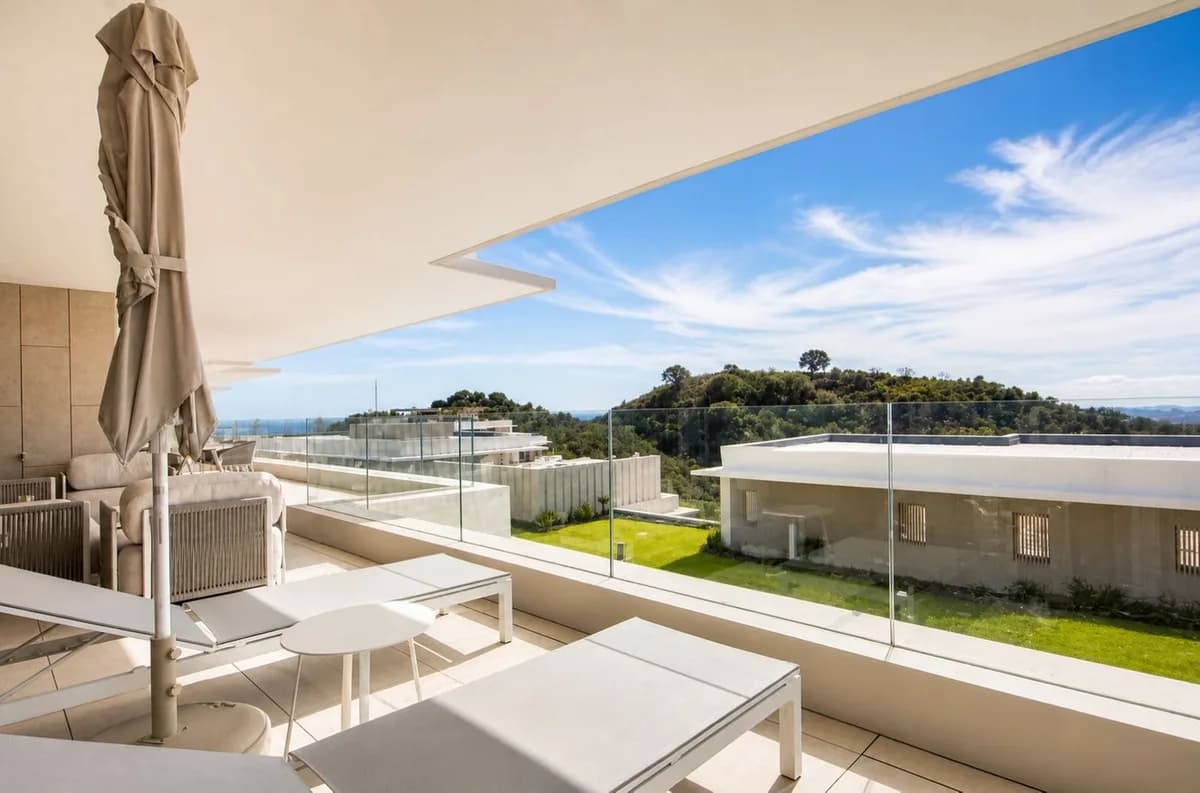 4 Bedroom Middle Floor Apartment for Sale in La Quinta, Málaga - Image 5