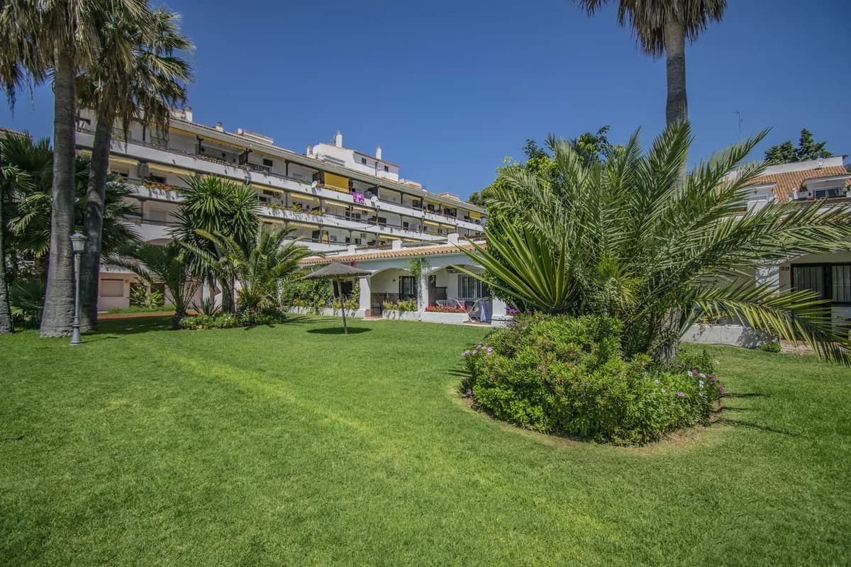 1 Bedroom Penthouse for Sale in The Golden Mile, Málaga - Image 2