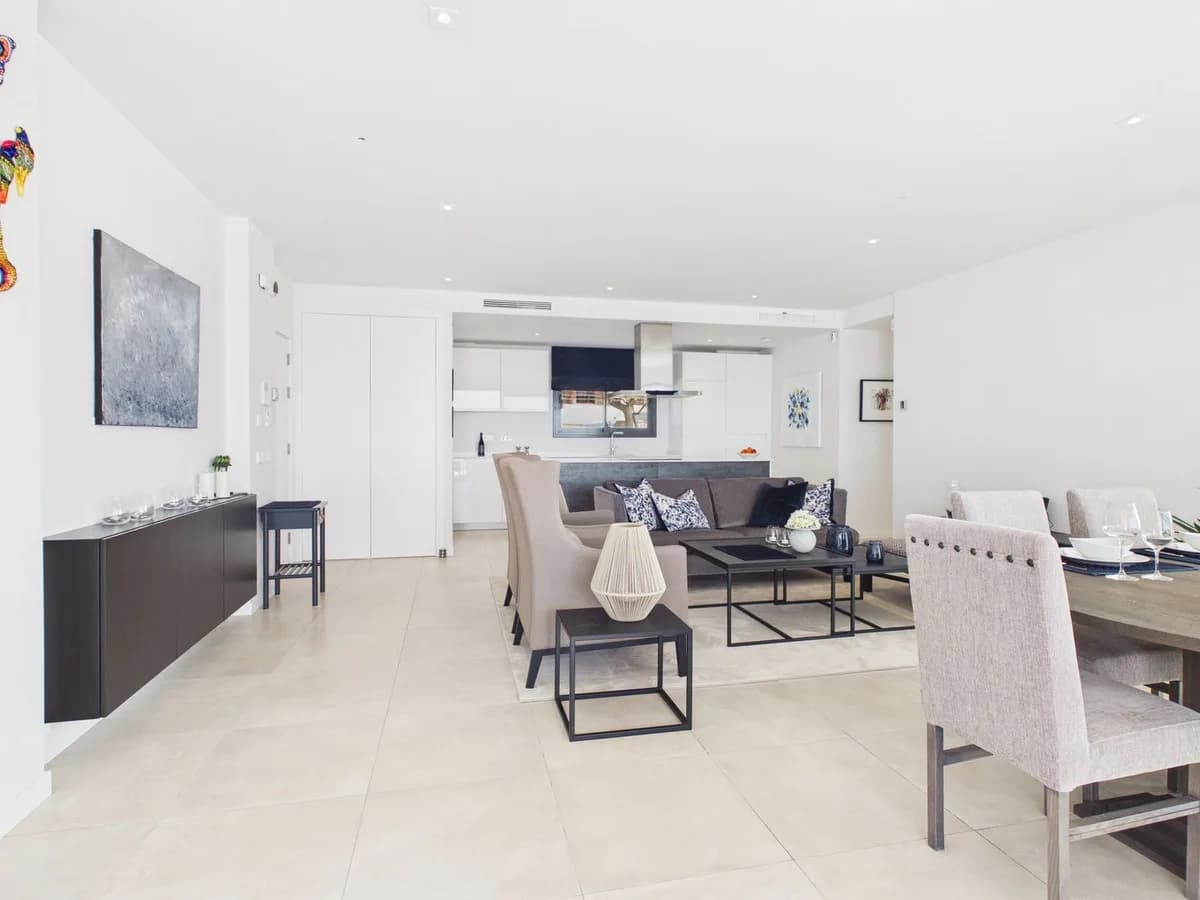 4 Bedroom Ground Floor Apartment for Sale in Estepona, Málaga - Image 2