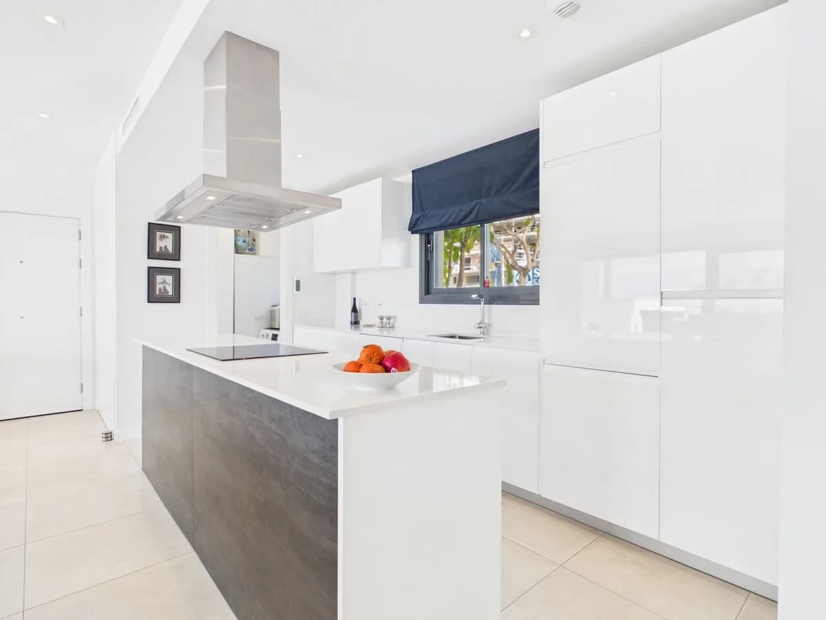 4 Bedroom Ground Floor Apartment for Sale in Estepona, Málaga - Image 5