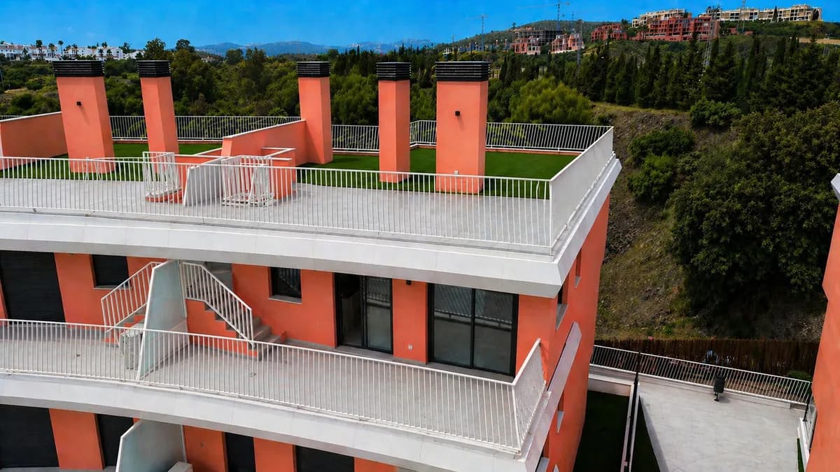 3 Bedroom Top Floor Apartment for Sale in La Cala de Mijas, Málaga - Image 5