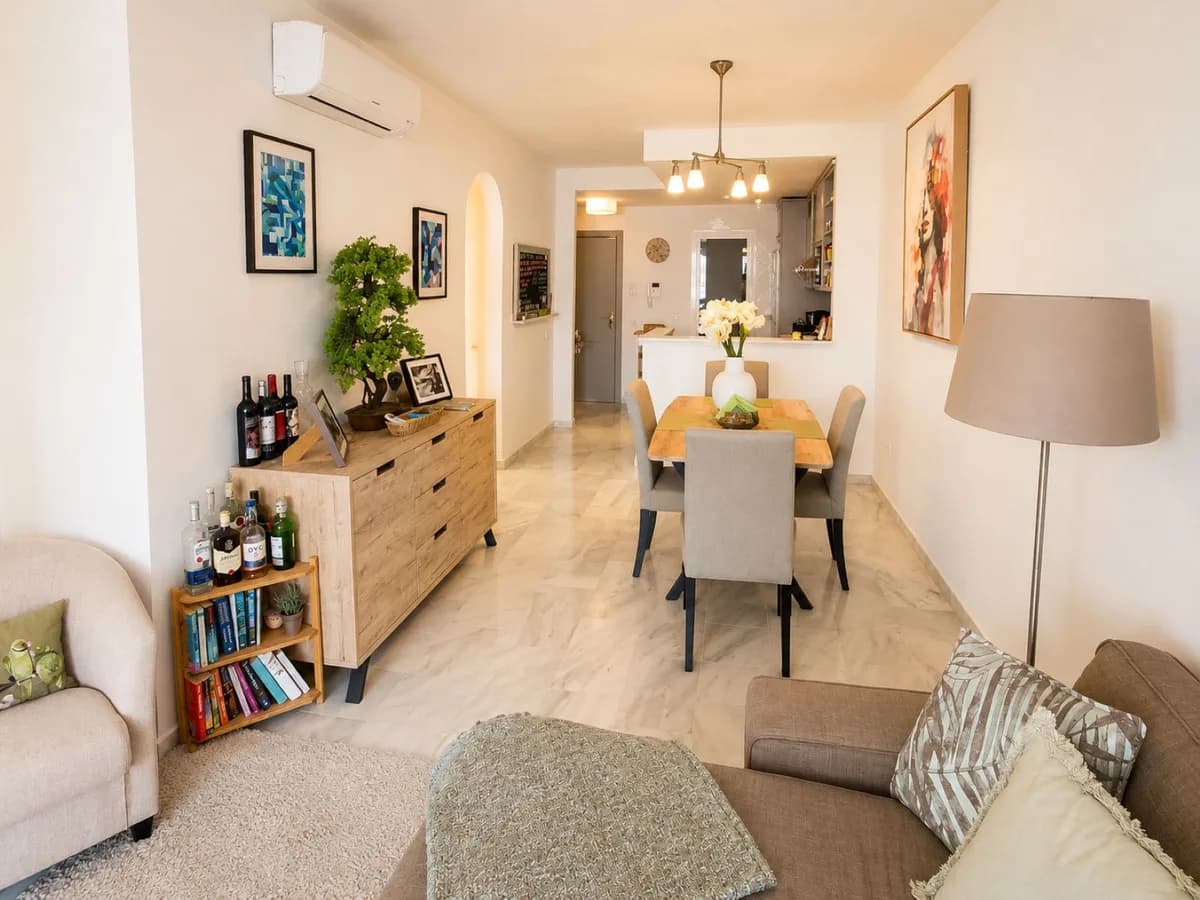 2 Bedroom Middle Floor Apartment for Sale in Calahonda, Málaga - Image 8