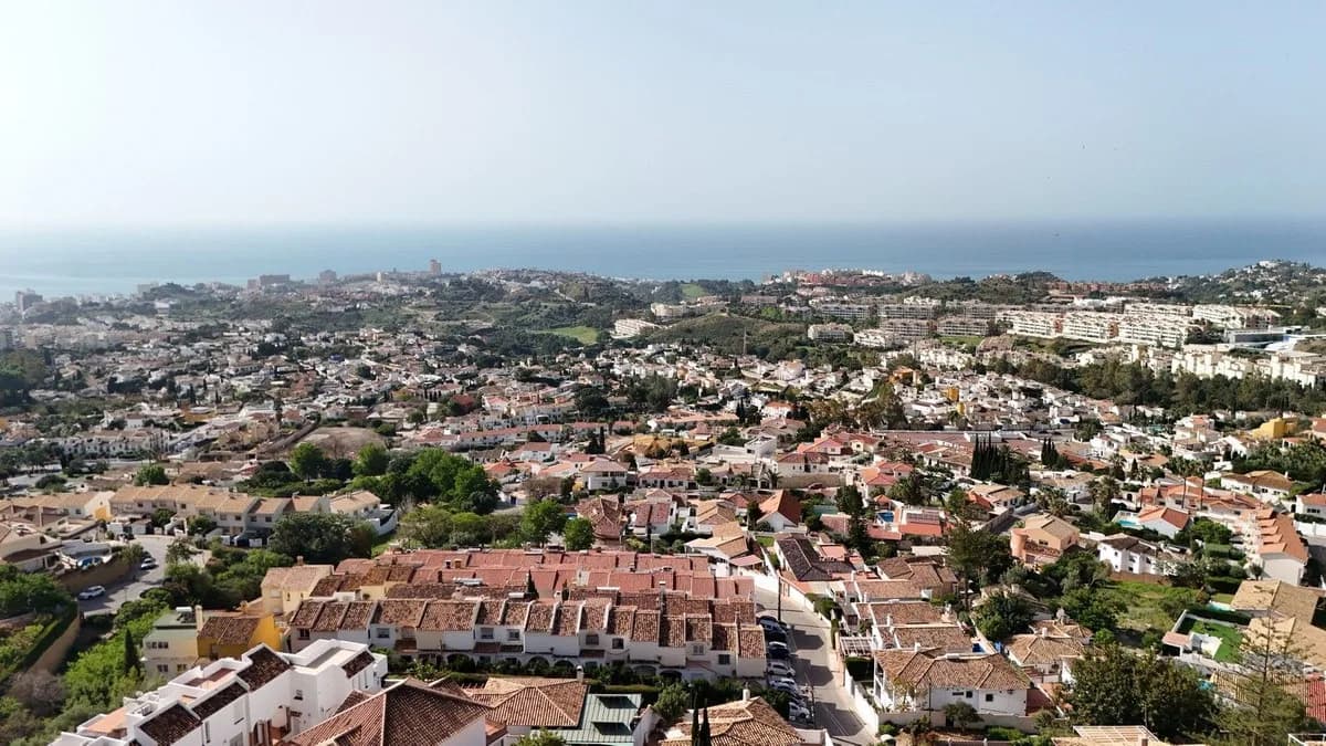 5 Bedroom Detached Villa for Sale in Benalmadena, Málaga - Image 4