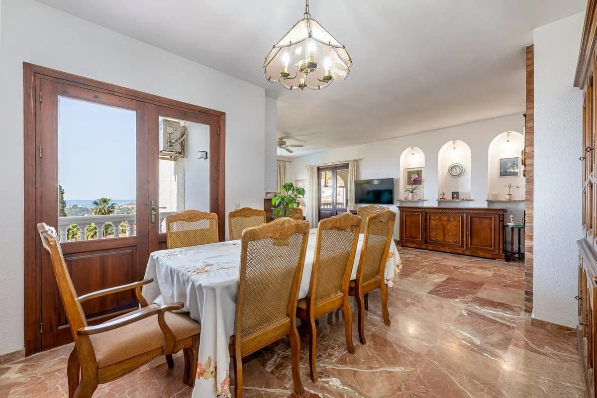 5 Bedroom Detached Villa for Sale in Benalmadena, Málaga - Image 6