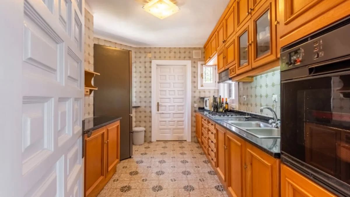 4 Bedroom Detached Villa for Sale in Estepona, Málaga - Image 7