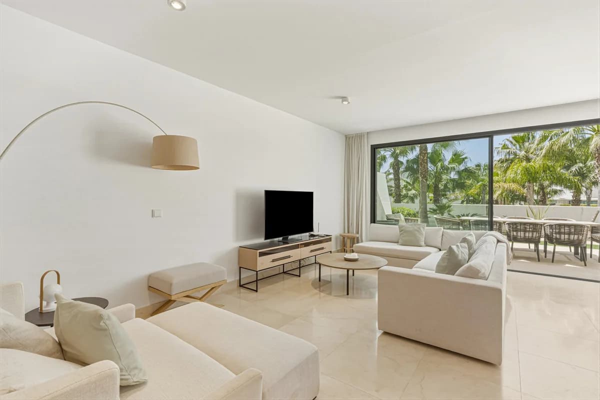 4 Bedroom Townhouse for Sale in La Cala de Mijas, Málaga - Image 4