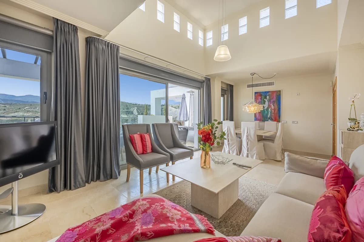 3 Bedroom Penthouse for Sale in Benahavís, Málaga - Image 8