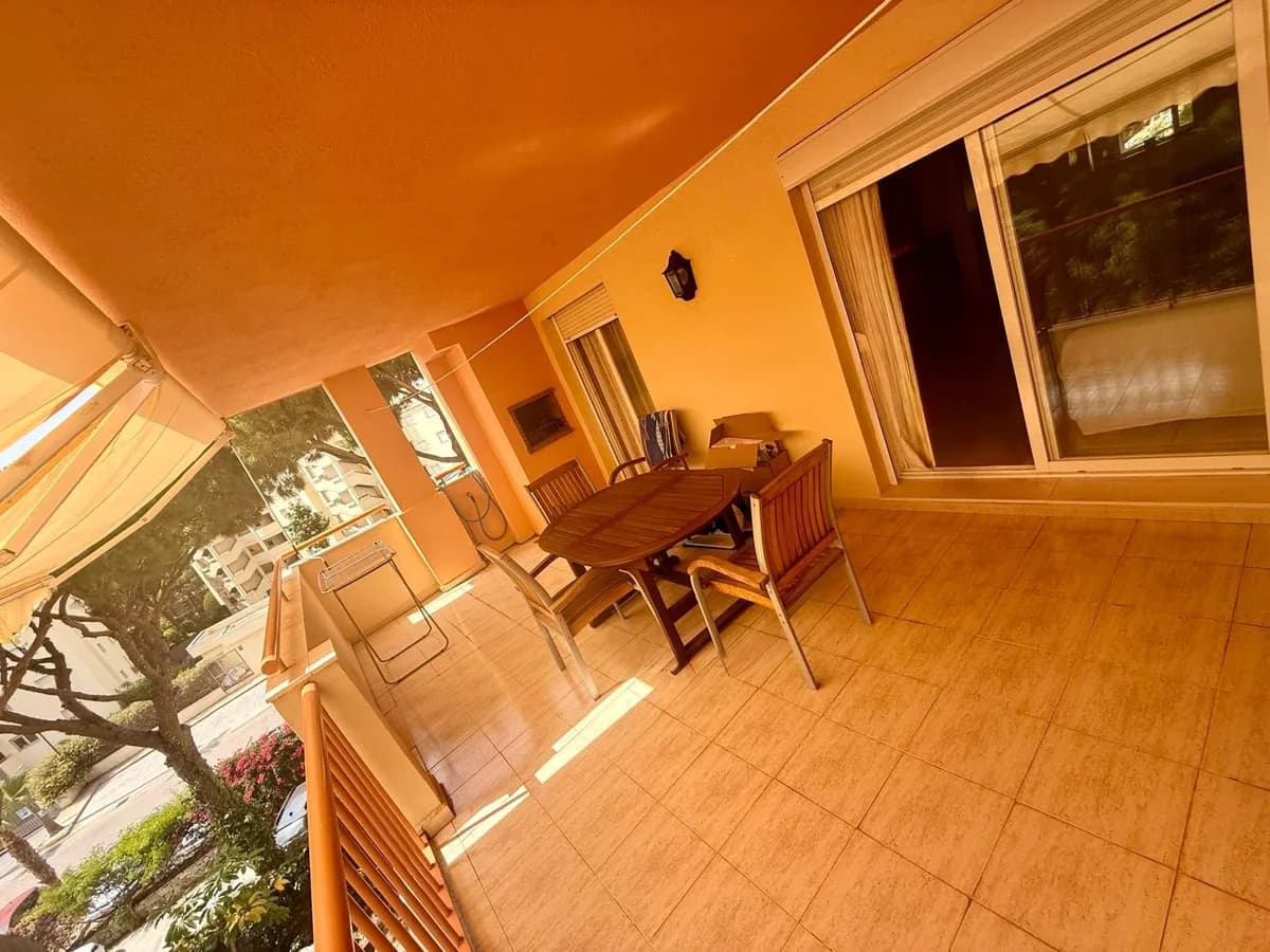2 Bedroom Middle Floor Apartment for Sale in Calahonda, Málaga