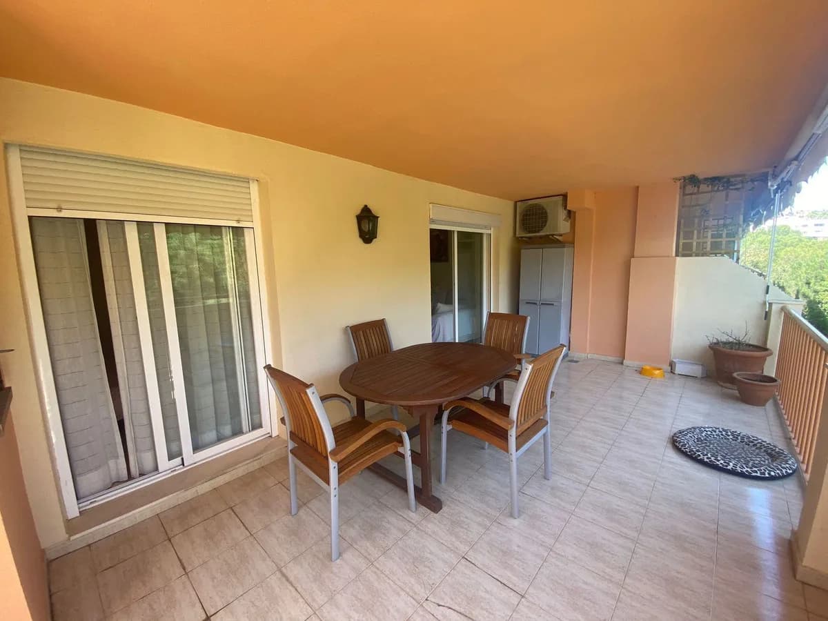 2 Bedroom Middle Floor Apartment for Sale in Calahonda, Málaga - Image 5